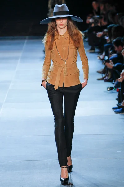 Look 32